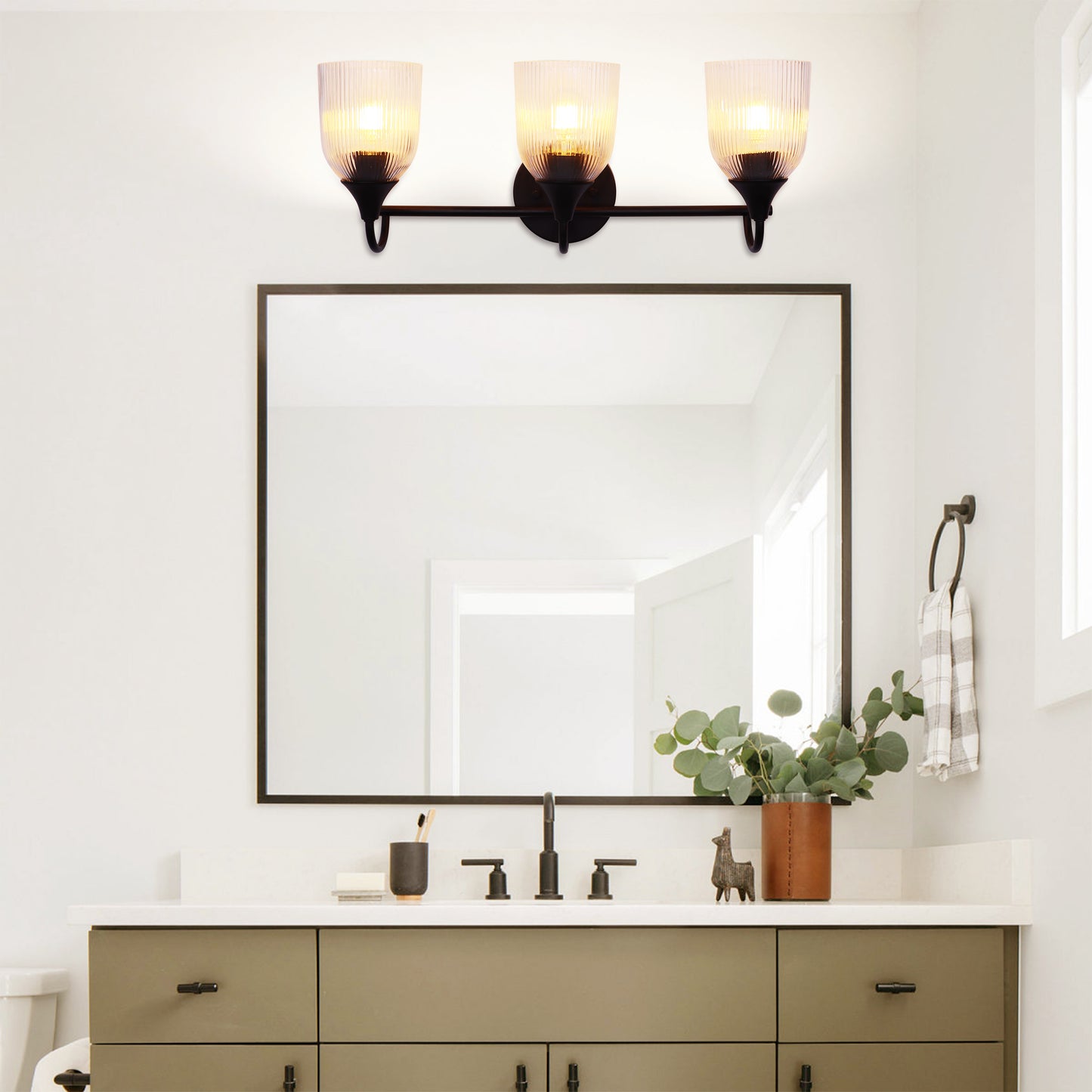 Bathroom Vanity Light Fixture, 3 Light Modern Gold Vanity Lighting fixtures, Bathroom Lighting Fixtures Over Mirror, Bathroom Wall Lamp with Clear Glass for Bathroom, Hallway, Bedroom with E26 Socket
